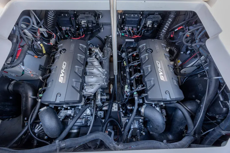Slide: The Image of Twin Yamaha SVHO engines in 2025 Yamaha Boats 255 FSH Sport H model. - 26