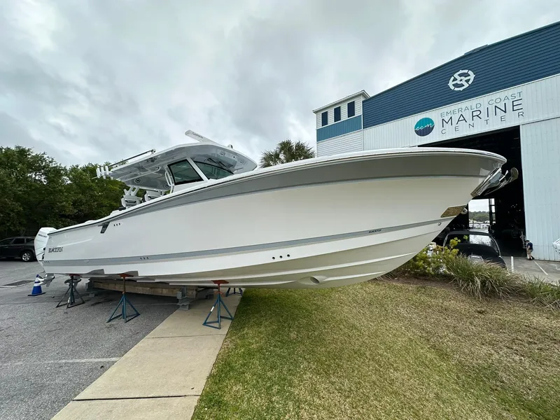 The Image of 2024 Blackfin 400 CC boat displayed at Emerald Coast Marine Center. - 0