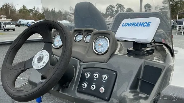 Slide: The Image of Tracker Pro Guide V175 2020 - 4