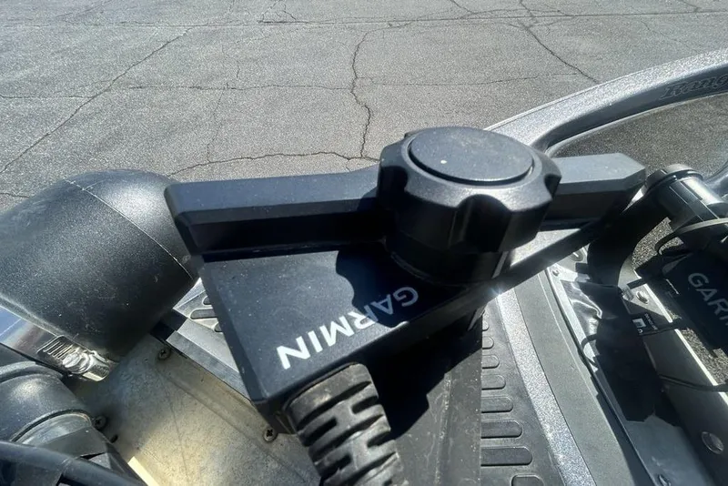 Slide: The Image of Close-up of Garmin device on 2007 Ranger Z20 boat deck. - 11