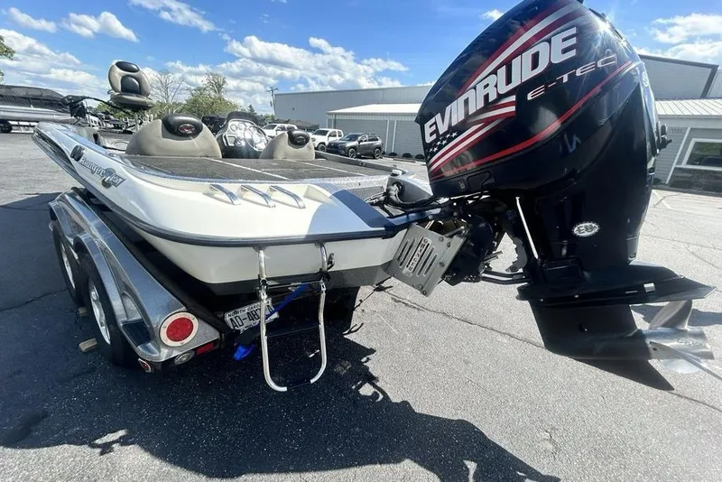 Slide: The Image of 2007 Ranger Z20 boat with Evinrude E-TEC engine on trailer, parked outdoors. - 23