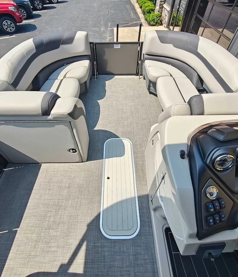 Slide: The Image of Interior of 2023 Sylvan L-3 CLZ DH pontoon boat. - 10
