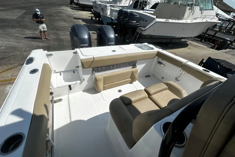 Slide: The Image of 2018 Sea Hunt Gamefish 27 boat with forward seating and twin Yamaha engines. - 7