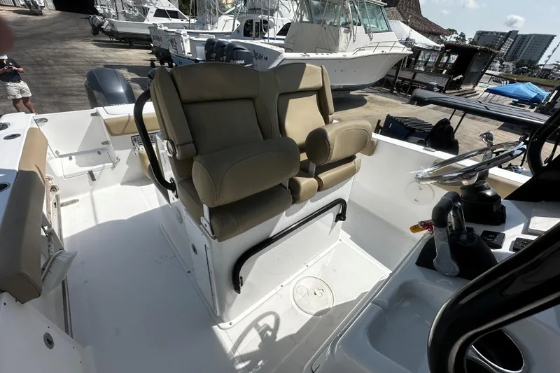 Slide: The Image of 2018 Sea Hunt Gamefish 27 boat with forward seating and dual helm chairs. - 8