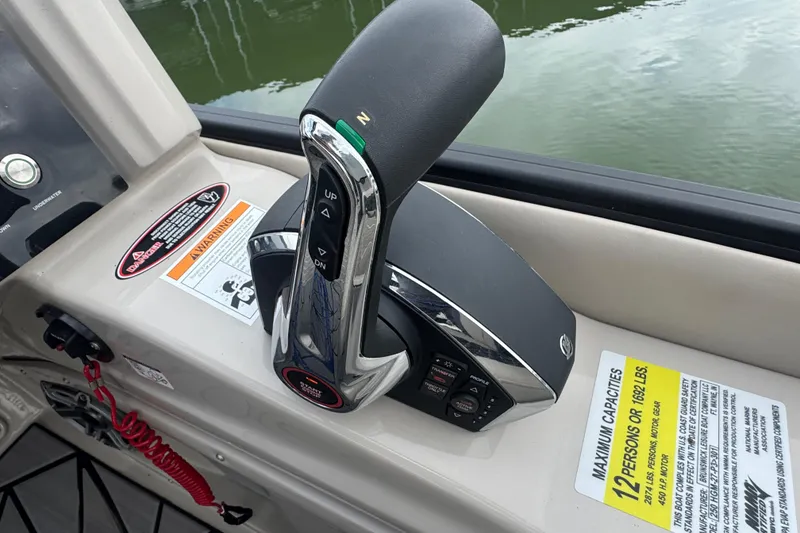 Slide: The Image of Throttle control on 2023 Harris Grand Mariner 250 boat, with capacity warning label. - 18