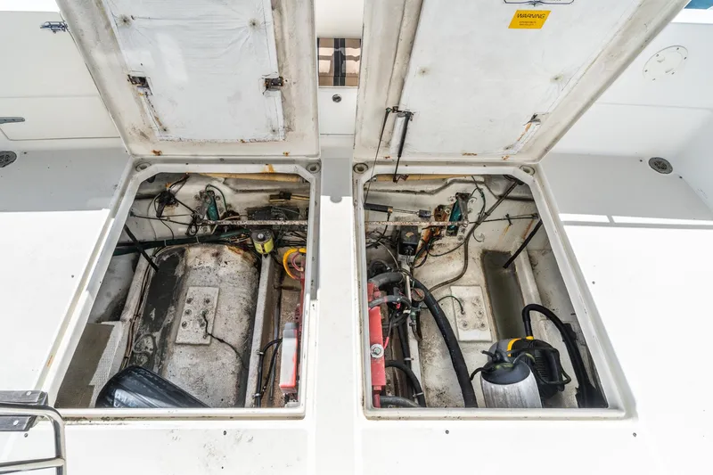 Slide: The Image of Bayliner 4388 Motoryacht 1992 - 50