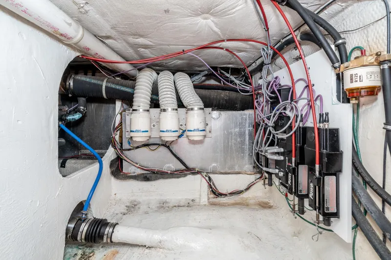 Slide: The Image of Bayliner 4388 Motoryacht 1992 - 54