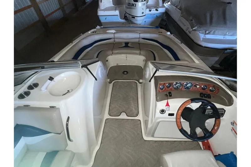 Slide: The Image of Larson Escape 204 Deck Boat 2006 - 4