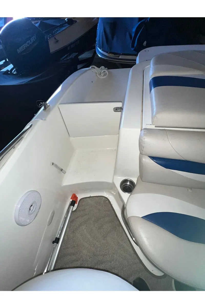 Slide: The Image of Larson Escape 204 Deck Boat 2006 - 6