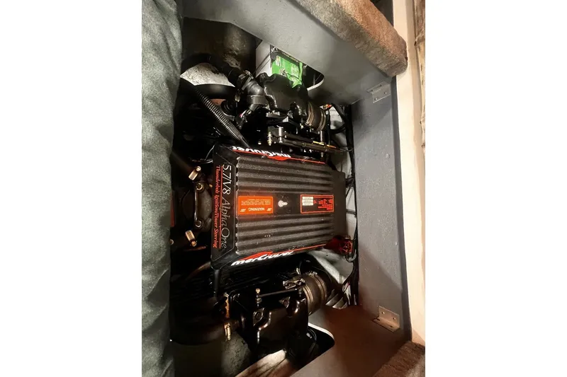 Slide: The Image of Sea Ray 220 Bow Rider 1992 - 10