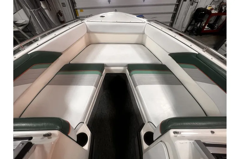 Slide: The Image of Sea Ray 220 Bow Rider 1992 - 12