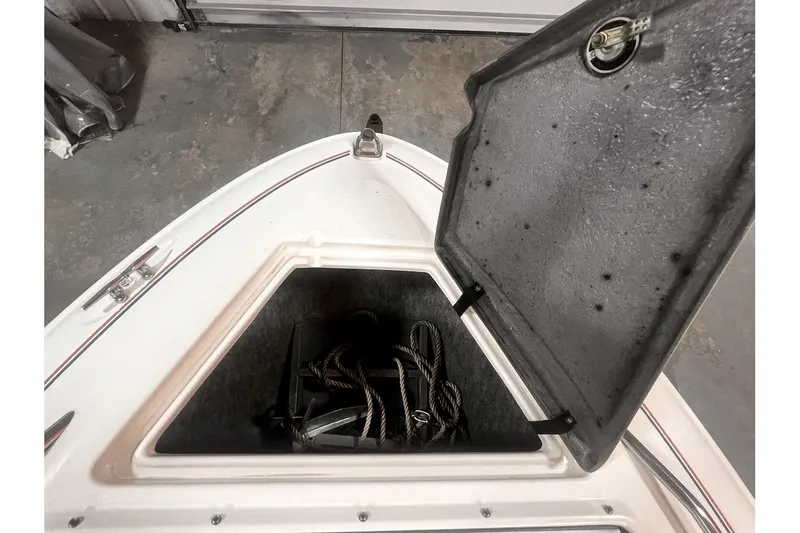 Slide: The Image of Sea Ray 220 Bow Rider 1992 - 13