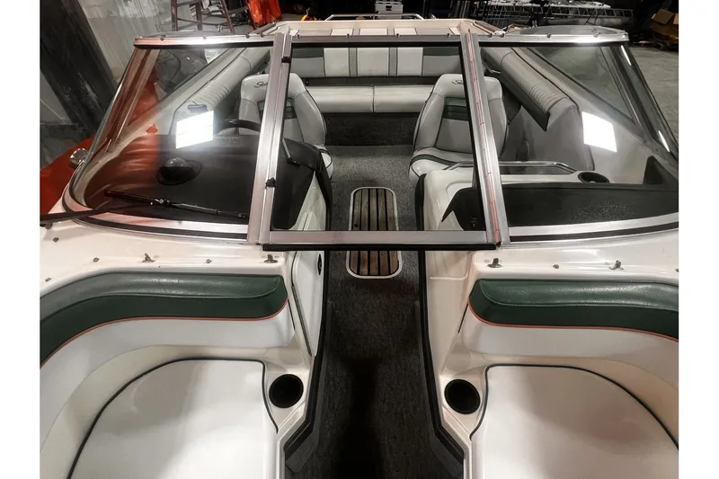 Slide: The Image of Sea Ray 220 Bow Rider 1992 - 14