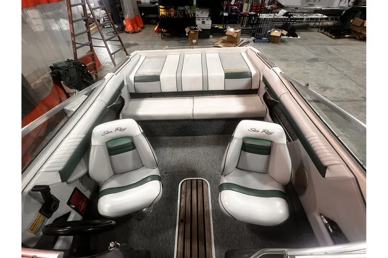 Slide: The Image of Sea Ray 220 Bow Rider 1992 - 15