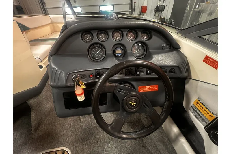 Slide: The Image of Sea Ray 220 Bow Rider 1992 - 6