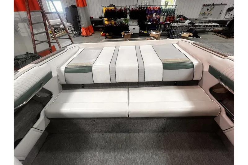 Slide: The Image of Sea Ray 220 Bow Rider 1992 - 9