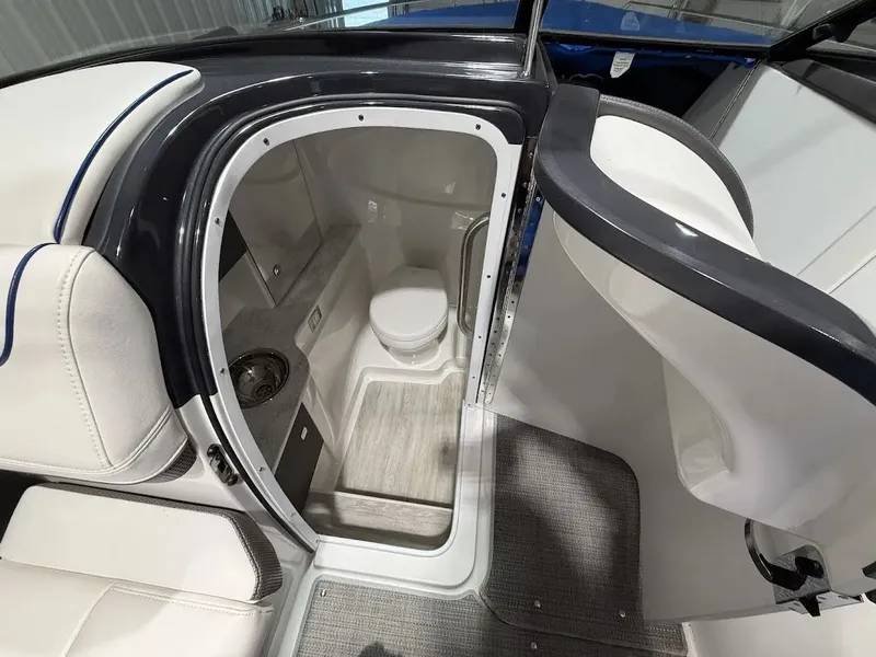 Slide: The Image of Formula 310 Bowrider 2018 - 11