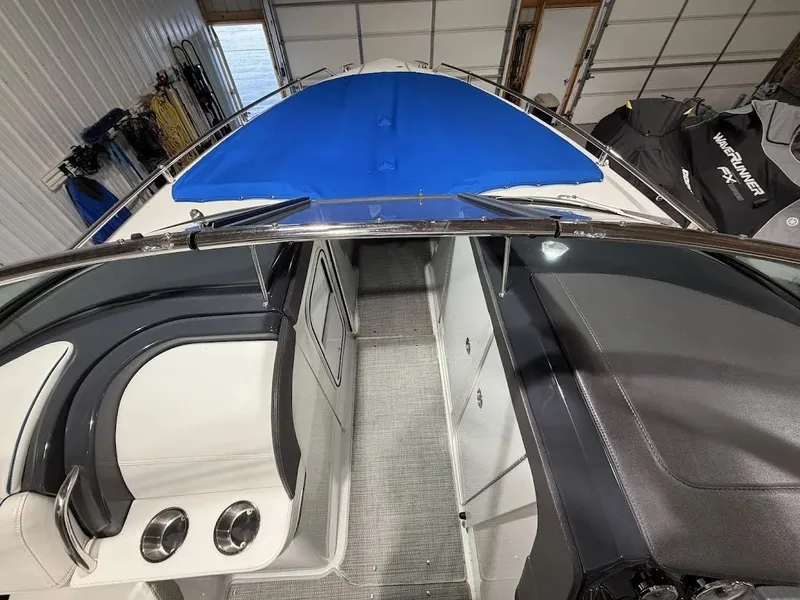 Slide: The Image of Formula 310 Bowrider 2018 - 12