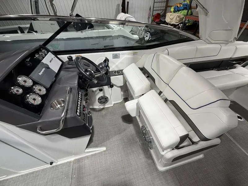 Slide: The Image of Formula 310 Bowrider 2018 - 15