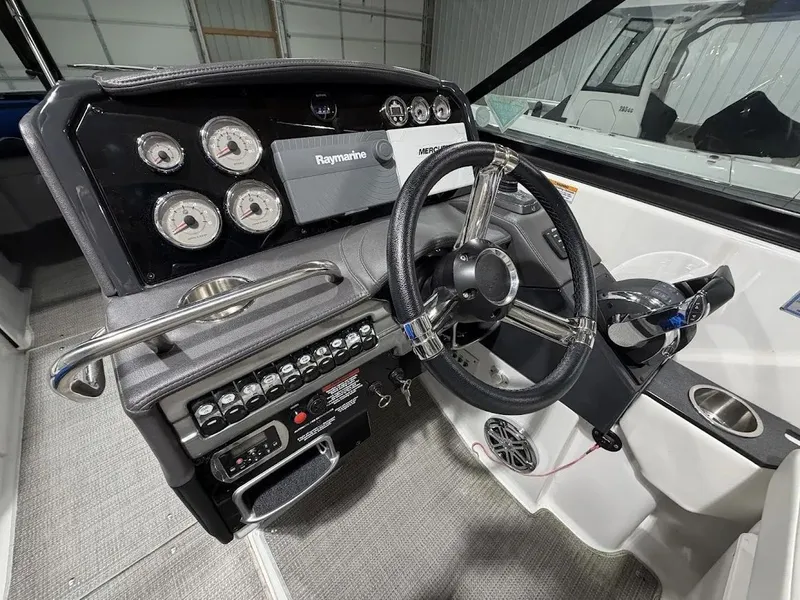 Slide: The Image of Formula 310 Bowrider 2018 - 16