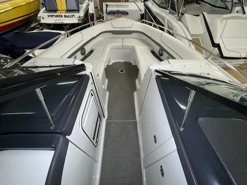 Slide: The Image of Formula 310 Bowrider 2018 - 17