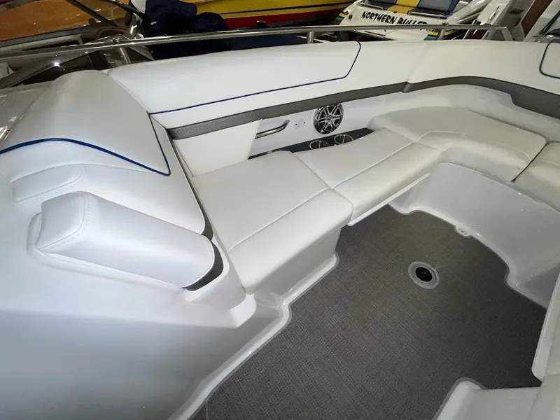 Slide: The Image of Formula 310 Bowrider 2018 - 18