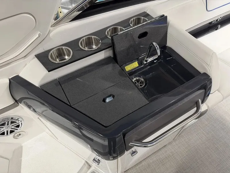 Slide: The Image of Formula 310 Bowrider 2018 - 7