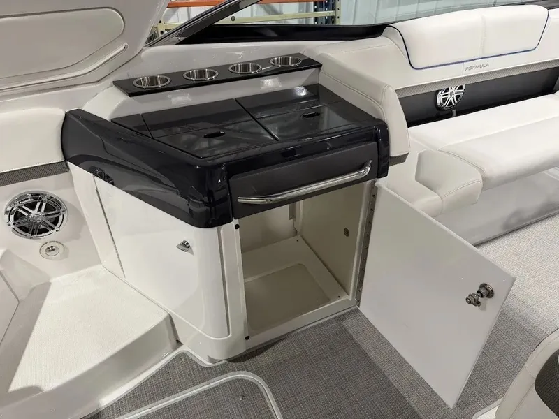 Slide: The Image of Formula 310 Bowrider 2018 - 8