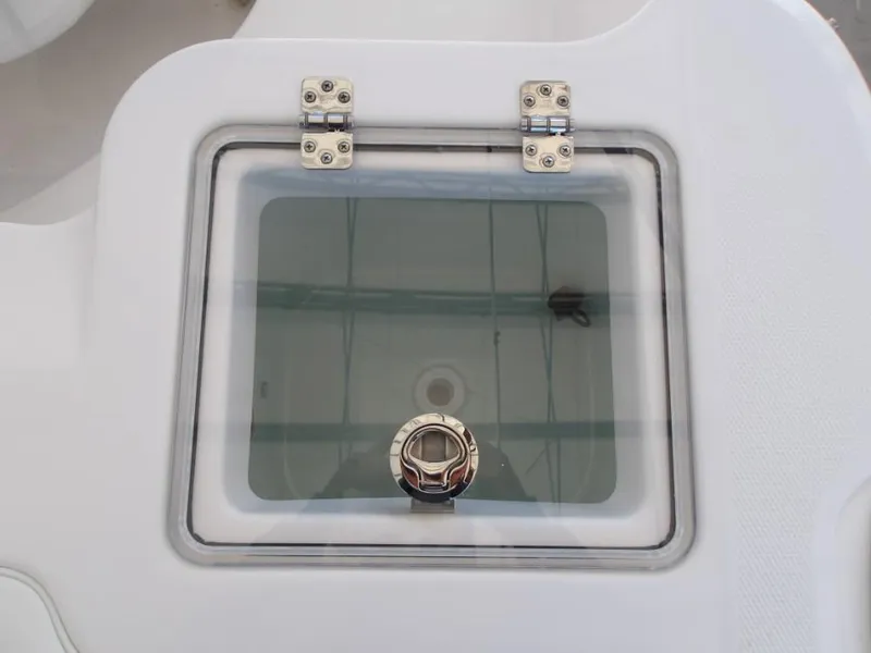 Slide: The Image of Livewell hatch on 2025 Edgewater 262 CX boat, featuring a transparent lid and secure latch. - 34
