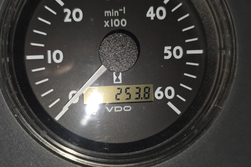 Slide: The Image of Close-up of a Tiara 290 Coronet 2005 tachometer displaying 253.8 hours. - 5