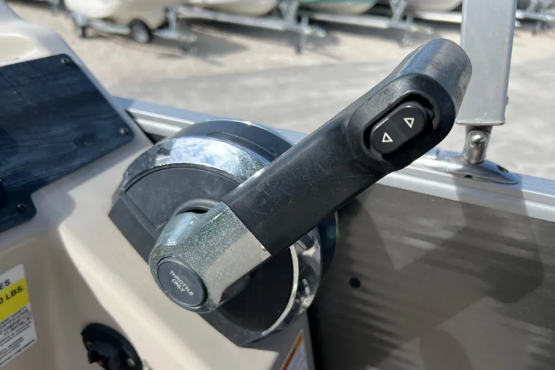 Slide: The Image of Throttle control lever on a 2023 Harris Cruiser 230 boat. - 17