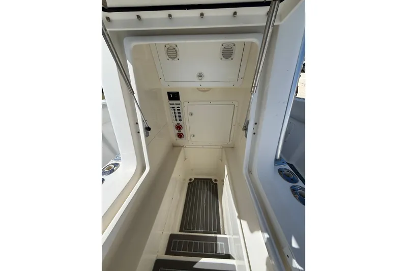 Slide: The Image of 2006 SeaVee 290B boat interior, featuring control panel and storage compartments. - 19
