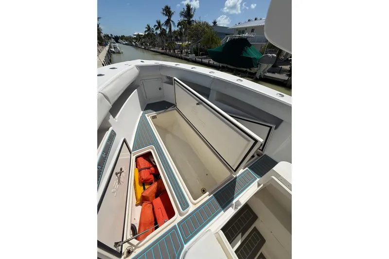 Slide: The Image of 2006 SeaVee 290B boat deck with open storage compartments and life jackets. - 22