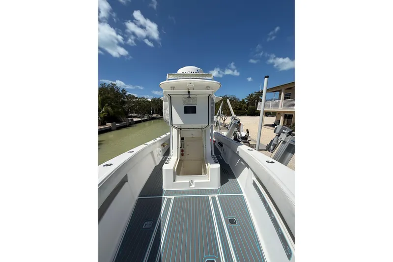 Slide: The Image of 2006 SeaVee 290B boat deck with clear blue sky and waterfront view. - 26
