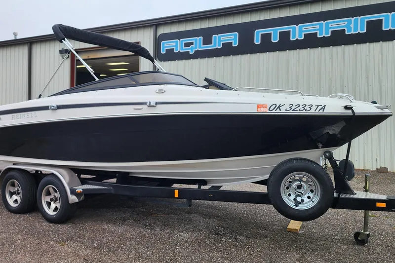 The Image of 2006 Reinell 220 LSE boat on trailer outside Aqua Marine building. - 0