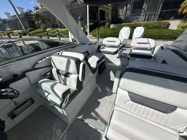 Slide: The Image of Crownline Boats 318 XSS 2026 - 10