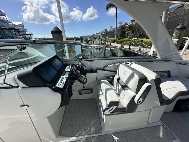 Slide: The Image of Crownline Boats 318 XSS 2026 - 11