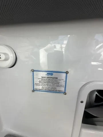 Slide: The Image of Crownline Boats 318 XSS 2026 - 13