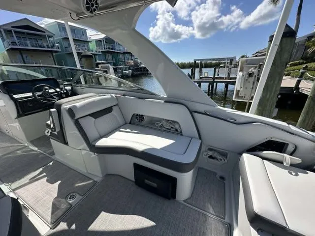 Slide: The Image of Crownline Boats 318 XSS 2026 - 19