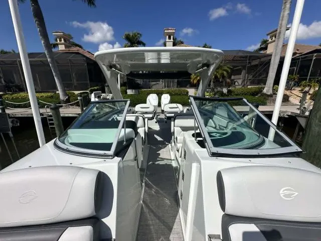 Slide: The Image of Crownline Boats 318 XSS 2026 - 8