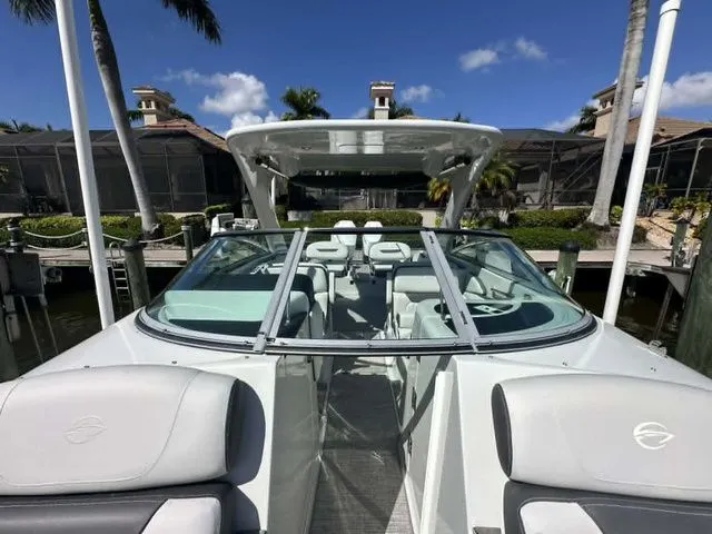 Slide: The Image of Crownline Boats 318 XSS 2026 - 9