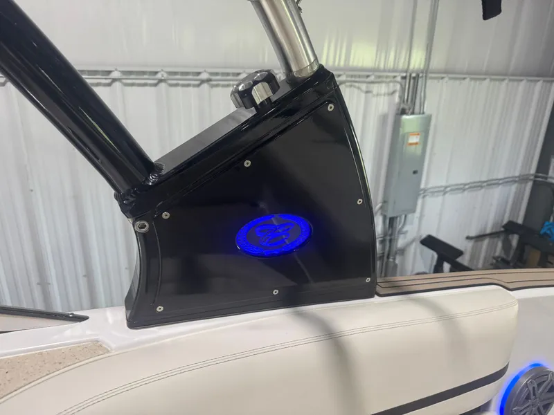 Slide: The Image of Cobalt R7 2016 - 40