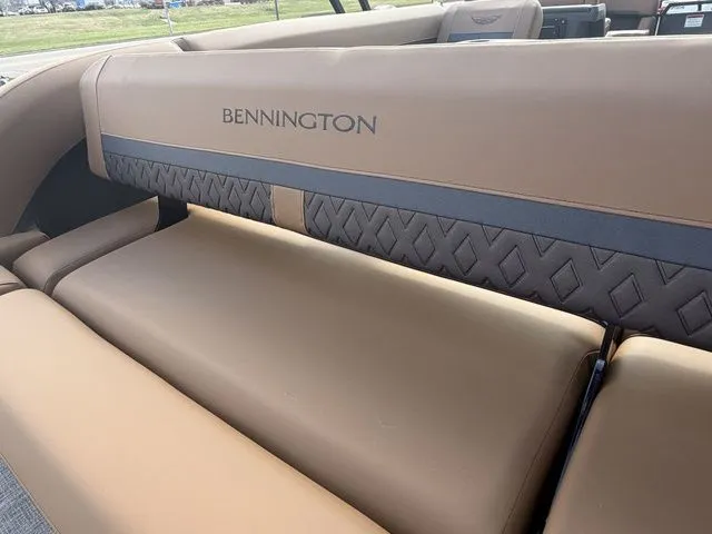 Slide: The Image of Bennington 22 ML TriToon Pontoon 2026 - 17