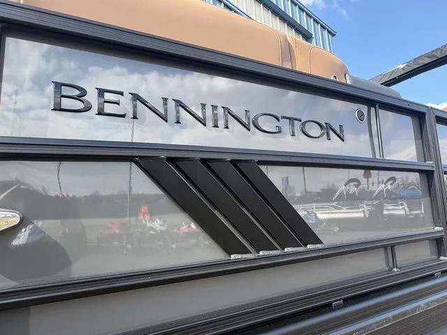 Slide: The Image of Bennington 22 ML TriToon Pontoon 2026 - 3