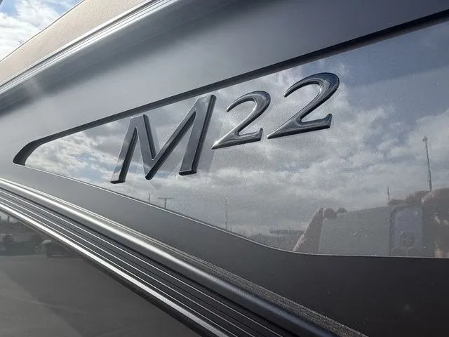 Slide: The Image of Bennington 22 ML TriToon Pontoon 2026 - 4