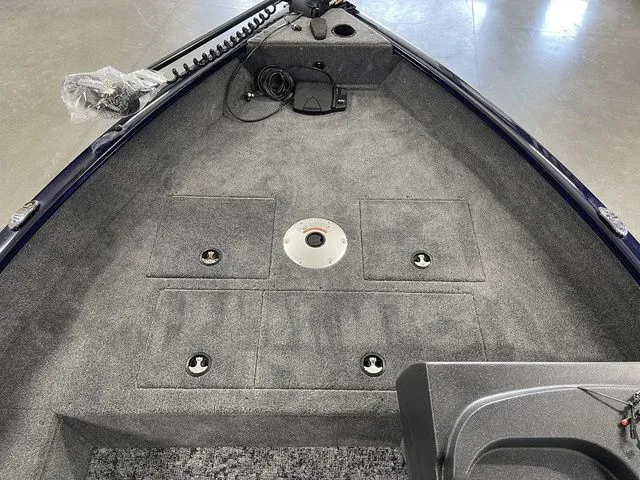 Slide: The Image of Interior view of 2026 Tracker Pro Guide V-16 SC boat. - 18