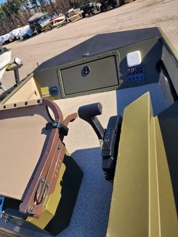 Slide: The Image of SeaArk 1652 Crappie 2026 - 4