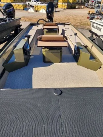 Slide: The Image of SeaArk 1652 Crappie 2026 - 5