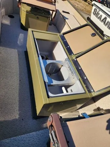 Slide: The Image of SeaArk 1652 Crappie 2026 - 6