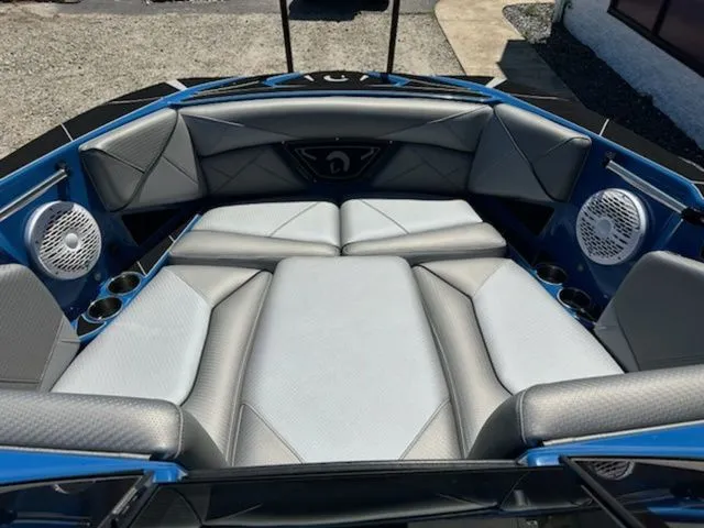 Slide: The Image of Centurion Nv233 2025 - 25